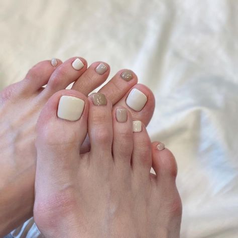 Simple Toe Nail Art, Foot Nails Color, Leg Nails, Nail Designs Toenails, Foot Nail Art, Minimal Manicure, Feet Nail Design, Gel Toe Nails, Toe Nail Color