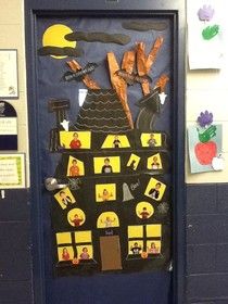 halloween bulletin board or door idea! I can't find it on the blog, but kids would love being part of this haunted house! Halloween Doors, Classroom Door Decorating, Halloween Classroom Door, Halloween Classroom Decorations, Halloween Bulletin Boards, Halloween Class Party, Infant Room, Classroom Doors, Image Halloween