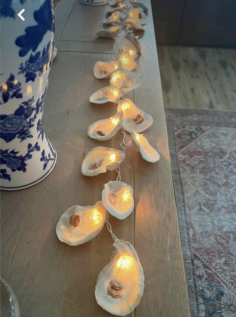 Oyster Shell Decor, Lighted Garland, Shell Garland, Seashell Art Diy, Shell Light, Oyster Shell Crafts, Seashell Projects, Art Coquillage, Shells Diy