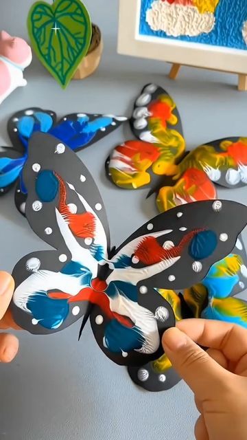 Diy Seasonal Decor, Fun Diy Ideas, Butterfly Family, Budget Crafts, String Crafts, Jr High, Family Painting, Simple Crafts, Paper Handmade