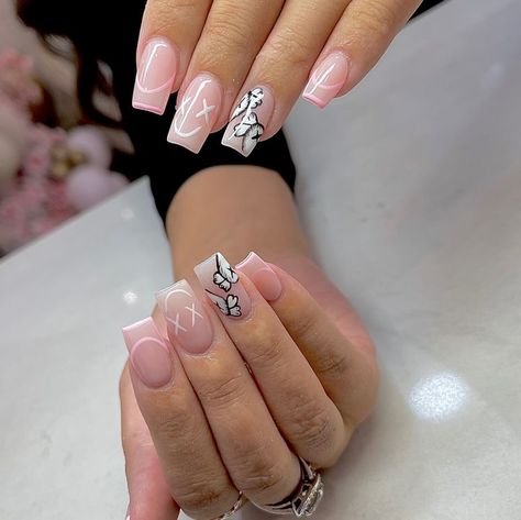 Kaws Nails Simple, Short Square Acrylic Nails Kaws, Pink Kaws Nails Design, French Tip Kaws Nails, Kaws Nails Pink, Grey Kaws Nails, Kaws Nails Art Short, White Kaws Nails, Kaws Nails Design Short