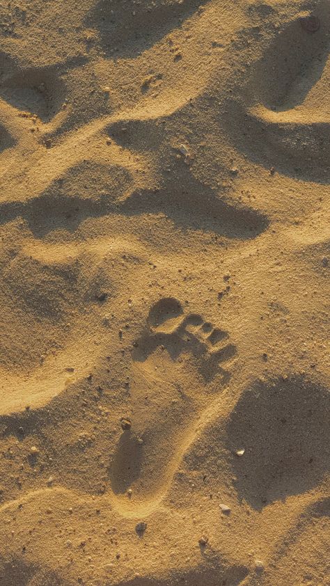 Footprint On Sand, Sand Pics Beach, Footprints Aesthetic, Beach Aesthetic Art, Footprint In Sand, Beach Sand Aesthetic, Sand Footprints, Beach Footprints, Sand Footprint