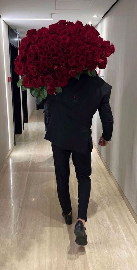 Relationship Money Goals, Flowers From Husband, Gansta Couple Pics, Dream Life Aesthetic Husband, Men Spoiling Women Aesthetic, Wealthy Husband Aesthetic, Flowers Boyfriend Aesthetic, Romance Black Aesthetic, Perfect Husband Aesthetic