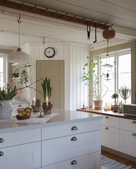 Scandi Farmhouse, Swedish Country House, Scandinavian Garden, Swedish Interiors, Swedish Kitchen, My Scandinavian Home, Swedish Cottage, Home Grown Vegetables, Nice Weather