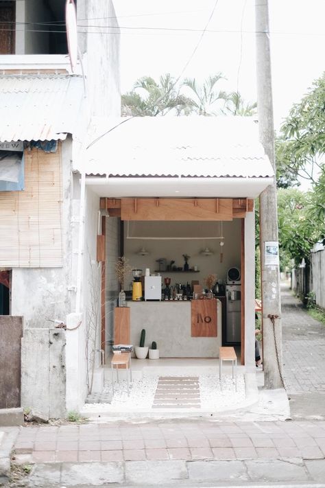 Cafe Exterior, Mini Cafe, Small Coffee Shop, Small Cafe Design, Cafe Concept, Cafe Shop Design, Small Cafe, Vintage Interior Design, Coffee Shops Interior