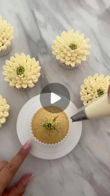 Creator of the worlds first standing cupcake bouquet on Instagram: "If only it was this fast 🤣 I want to try piping a chrysanthemum in a new colour, let me know which you would like to see and I will upload it next 🧁" Cupcakes Decoration Flowers Easy, Diy Floral Cupcakes, How To Make Flowers On Cupcakes, Buttercream Floral Cupcakes, Easy Flower Piping, Easy Buttercream Flowers Tutorial, Carrot Cupcakes Decoration, Best Frosting For Cupcakes, Cupcake Flower Designs