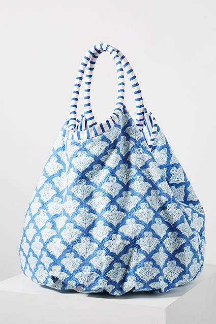 Roller Rabbit Jemina Bondi Beach Tote Bag #ad #AnthroFave #AnthroRegistry Anthropologie #Anthropologie  #Antro #musthave #styleinspiration  #ootd #newarrivals #outfitideas #wishlist #bohostyle #bohooutfit #bohemian Preppy Beach Bag, Cottage Crochet, Wedding Favor Gift Bags, Easy Bag, Roberta Roller Rabbit, Preppy Beach, Best Tote Bags, Crochet Easy, Roller Rabbit