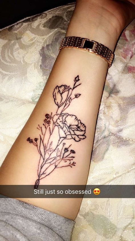 Simple floral tattoo/forearm placement Forearm Tattoo Girl, Wrist Tattoos Girls, Simple Flower Tattoo, Simple Wrist Tattoos, Simple Forearm Tattoos, Forearm Flower Tattoo, Tattoo Floral, Small Forearm Tattoos, Tattoo Forearm