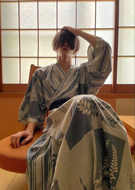 Wrinkled Clothes, Male Kimono, Photographie Portrait Inspiration, Body Reference Poses, Human Poses Reference, Human Poses, Body Poses, Ulzzang Boy, Pose Reference Photo