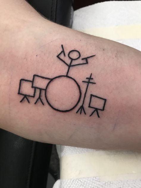 Drummer Black Outline tattoo Drum Tattoo Minimalist, Drummers Tattoo Ideas, Drummer Tattoo Design, Small Drum Tattoo, Tattoos For Drummers, Drum Tatoos, Drum Kit Tattoo, Drumming Tattoos, Drums Tattoo Ideas