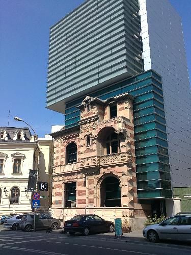 Here is a blend of old and new architecture in the centre of Bucharest. Old And New Architecture, Parasitic Architecture, Modern Japanese Architecture, Architecture Classic, Renovation Architecture, Urban Housing, Future Buildings, New Architecture, Art Deco Buildings