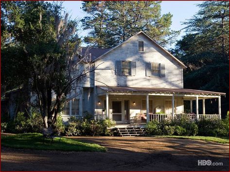 sookie stackhouse house location - Google Search Sookie Stackhouse, True Blood, Old Building, Filming Locations, Family Living, House Inspo, Big Data, تصميم داخلي, Future House