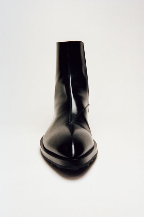 Jil Sander FW22 campaign Jil Sander Campaign, Chris Rhodes, Fall Winter Collection, Winter 2022, Rhodes, Jil Sander, Winter Collection, Shanghai, Wedge Boot