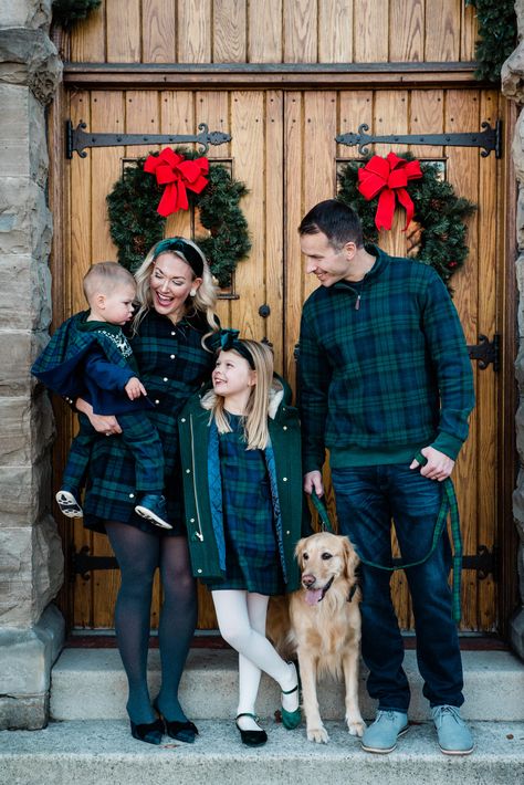 Family Christmas Card Photos | Holiday Card Ideas | Family Photo Outfits | Family Outfits | Christmas Outfits Holiday Family Outfits, Matching Family Christmas Outfits, Holiday Card Ideas, Christmas Fashion Photography, Holiday Photos Outfits, Family Christmas Pictures Outfits, Christmas Photos Outfits, Christmas Card Photos, Christmas Pictures Outfits