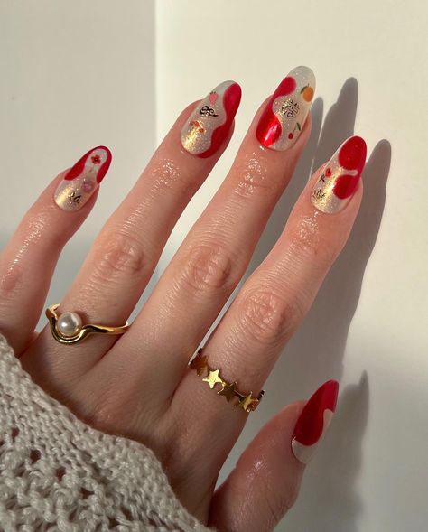 Vietnamese New Year Nails, Chinese Design Nails, Chinese New Year Nails Design Simple, Lunar New Year Nails Simple, Chinese New Year Dragon Nails, Cny Nails 2024 Dragon, Chinese New Year Nails 2024, Lunar New Year Nails 2024, Chinese New Years Nails