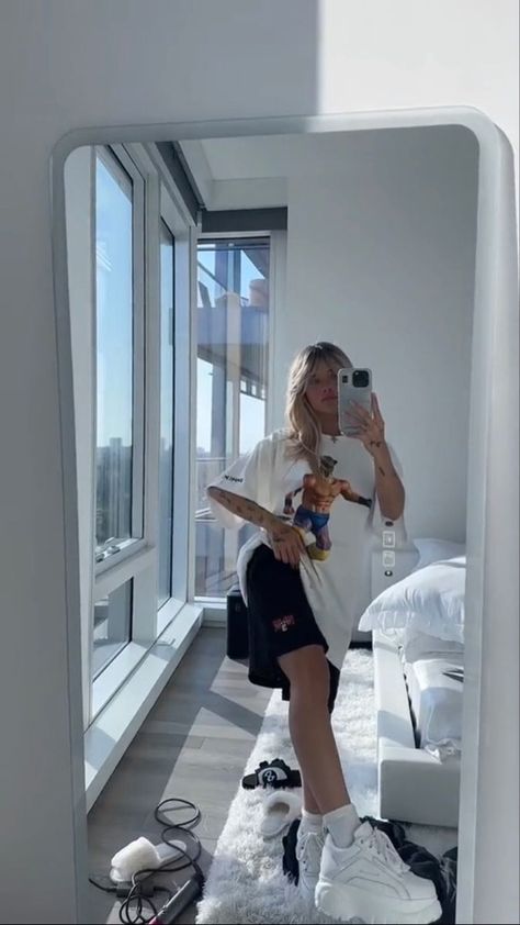 Nessa Barrett Mirror, Outfits Baggy, Estilo Hippy, Nessa Barrett, Baby Cowboy, Mirror Pic, Alt Fashion, Charli D Amelio, Just Girl Things