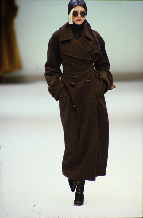 Gianfranco Ferre' Runway Show RTW F/W 1994 Nadja Auermann, Gianfranco Ferre, Beauty And Fashion, John Galliano, Runway Show, Looks Vintage, Fashion Killa, Runway Fashion, Let Me Know