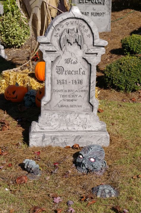 HauntForum Halloween Gravestones, Haunted Graveyard, Tombstone Designs, Grave Yard, Ghost Walk, Happy Haunting, Halloween Props Diy, Halloween Graveyard, Halloween Tombstones