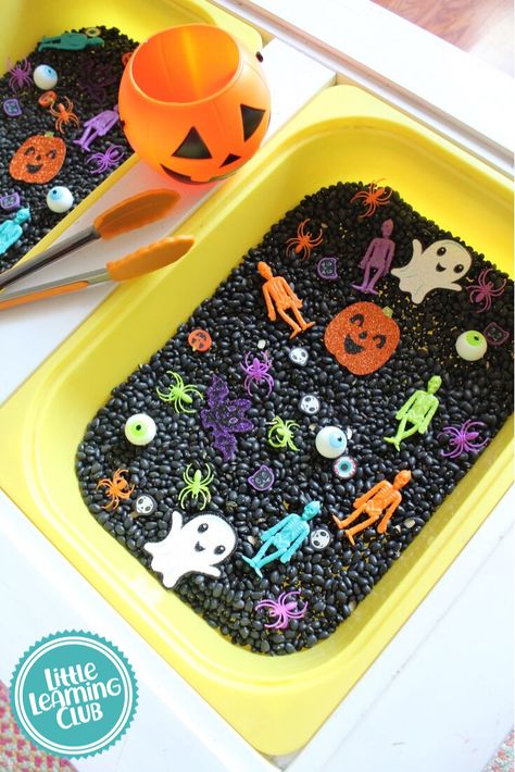 Halloween Sensory Bin - Little Learning Club Halloween Activities For Toddlers, Fall Sensory Bin, Toddler Sensory Bins, Preschool Crafts Fall, Halloween Sensory, October Activities, Toddler Sensory, Sensory Table, Halloween Activities For Kids