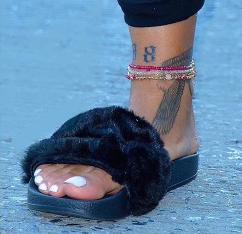 Rihanna Daily, Rihanna Shoes, Rihanna Fan, Puma Rihanna, Fluffy Shoes, Celebrity Nails, African Clothing Styles, Stacked Jewelry, Fabulous Nails