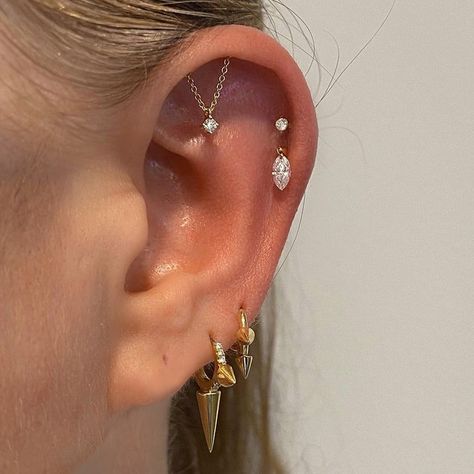 Maria Tash on Instagram: “Parallel diamonds in the Tash Helix℠ and Helix.” Tash Helix Piercing, Maria Tash, Belly Piercing, Helix Piercing, Jewel Box, Life I, Helix, Ear Piercings, Ear Cuff