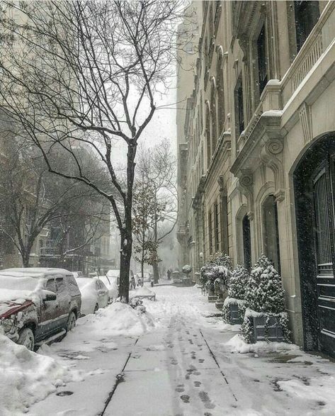 Upper East Side Winter Aesthetic Pictures, Winter Nyc, Christmas Dreaming, Winter Princess, Skandinavian Fashion, Winter Inspo, Winter Love, Winter Magic, Aesthetic Ideas