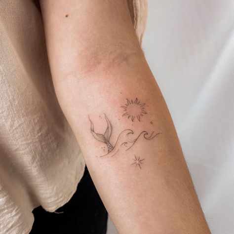 Small Mermaid Tattoo, Nature Tattoo Ideas, First Tattoo Ideas, Seashell Tattoos, Tato Minimal, Cool Nature, Ear Tattoo Ideas, Nature Tattoo, Small Pretty Tattoos