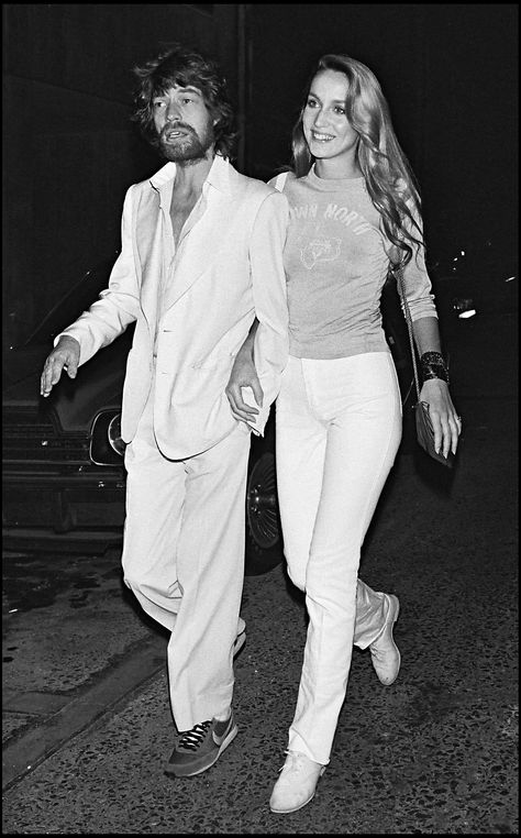 10 Amazing Pictures of Jerry Hall Hanging Out With Cool People | GQ Supermodel Street Style, Jerry Hall, Stylish Couple, Rock N’roll, Famous Couples, Studio 54, I'm With The Band, Mick Jagger, White Photo