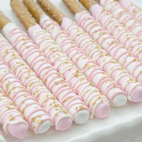 These adorable pink & white chocolate covered pretzels are perfect for a spring party, baby shower or bridal shower. We love the simple gold sprinkle toppings too! {#regram @sweeteventsbyannarose} #chocolate #pretzels #dessert #party Share your #SoBestFriendsForFrosting photos for a chance to be regrammed! Pretzels Dessert, Pink Pretzel Rods, Pink Pretzels Rods, Pink And Yellow Chocolate Covered Pretzels, Pink Chocolate Dipped Pretzels, Pink White And Gold Chocolate Covered Pretzels, White Chocolate Covered Pretzels, Pink Treats, Buffet Dessert