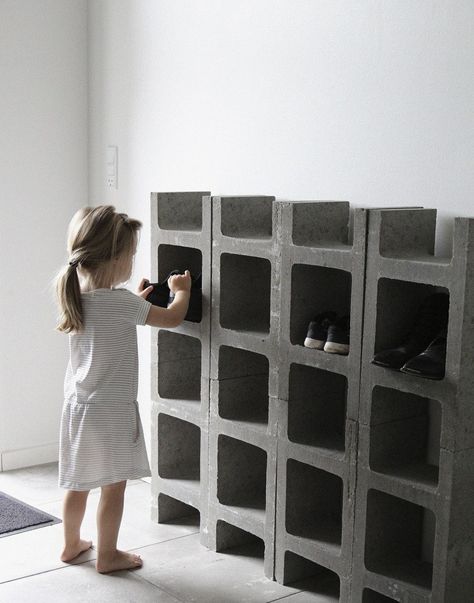 Concrete Block Furniture, Concrete Bookshelf, Concrete Interior Design, Cement Furniture, Cinder Blocks, Concrete Furniture, Boutique Interior, Cafe Design, 인테리어 디자인