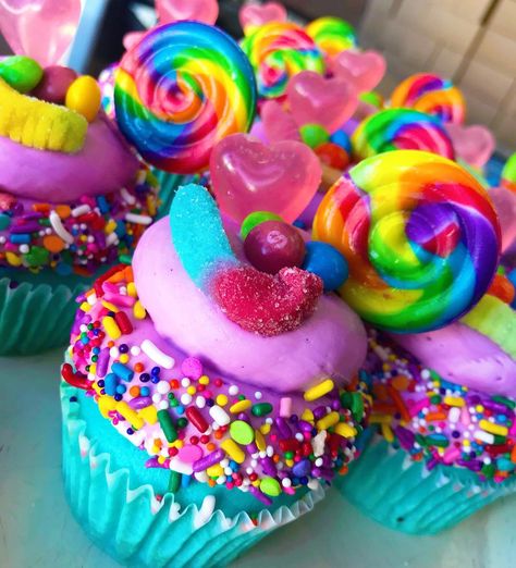 Candy Theme Cupcakes Ideas, Candy Birthday Cupcakes, Candyland Themed Cupcakes, Candy Bday Cake, Candy Land Theme Cupcakes, Candyland Birthday Cake Ideas, Candy Inspired Cupcakes, Candy Topped Cupcakes, Candy Themed Party Food