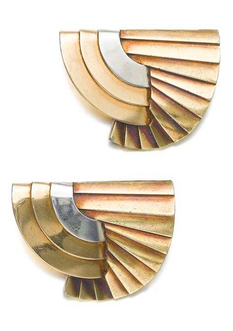 René Boivin - A pair of Art Deco gold clips, 'Manchettes Plissées', circa 1935. Each of geometric design, mounted in three coloured gold, unsigned, French assay and maker's marks. #Boivin #ArtDeco #clips Jewellery Art Deco, Deco Art Design, Art Deco Outfits, Art Deco Details, Pharonic Design, Art Deco Designs, Art Deco Beading, Artdeco Art, Art Deco Inspired Jewelry