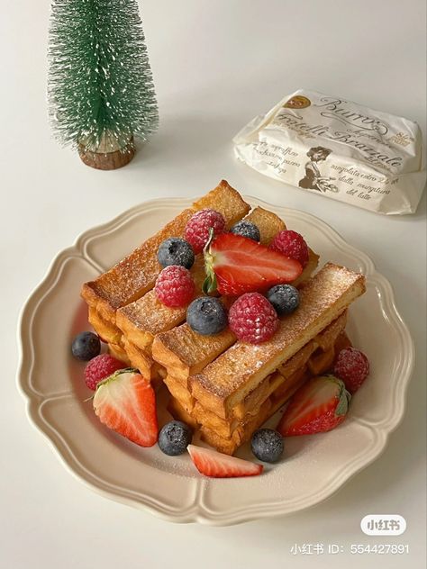 Toast Photography Food Styling, Food France, Seasonal Desserts, Aesthetic Cafe, Smoothie Recipes Healthy Breakfast, Dessert Tea, Gourmet Desserts, Lunch Recipes Healthy, Toast Recipes