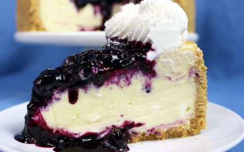 15 Vegan Blueberry Desserts that Will Shine at Your Fourth of July Celebration! - One Green PlanetOne Green Planet Vegan Blueberry Recipes, White Chocolate Blueberry Cheesecake, Chocolate Blueberry Cheesecake, Dairy Free White Chocolate, Chocolate Blueberry, Cannoli Recipe, Cheesecake Vegan, White Chocolate Recipes, Vegan White Chocolate