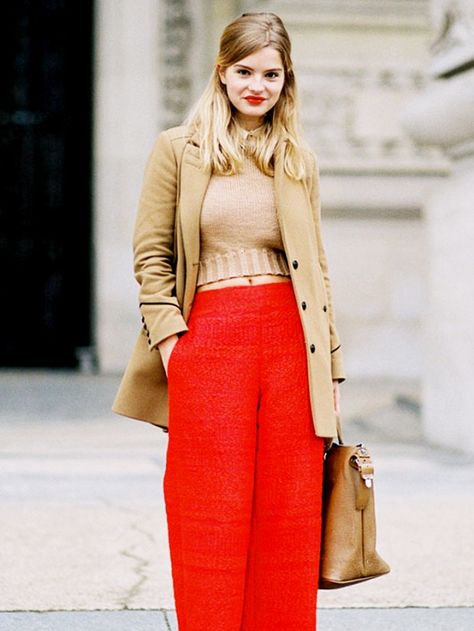 Shop this red-hot ensemble! via @WhoWhatWear Outfit Pantalon Rojo, Outfit Pantalon, Red Wide Leg Pants, Red Trousers, Net Fashion, Milan Fashion Week Street Style, Street Style Shoes, Milan Fashion Week, Wide Leg Trousers