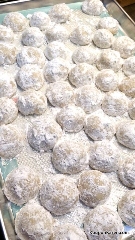 Butter Ball Cookies Recipe, Snowball Christmas Cookies, Butterball Cookies, Pecan Snowball Cookies, Recipe Baking, Snowball Cookies, Italian Cookies, Xmas Cookies, Think Food