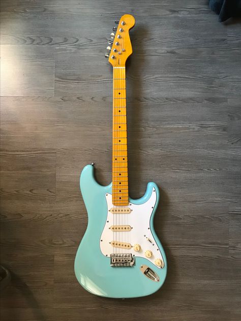 Stratocaster sonic blue. Hand made in vendita Sonic Blue, Green Electric, Fender Guitar, Fender Stratocaster, Blue Hand, Electric Guitars, Sonic, Electric Guitar, Music Instruments