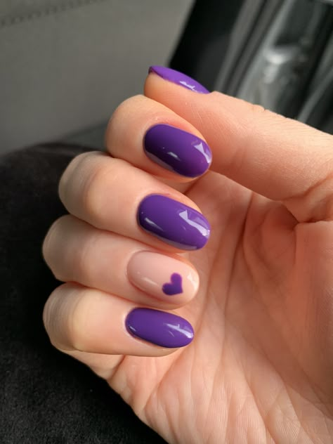 Simple Purple Gel Nails, Prom Nails Dark Purple Dress, Short Round Nails Purple, Short Nail Inspo Purple, Perpul Nails, Dark Purple Short Nails, Short Nails Ideas Purple, Purple Gel Nails Short, Purple Short Acrylic Nails