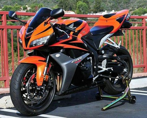 Luxury Motorcycles, Honda Sport Bikes, Sepeda Motor Sport, Мотоциклы Harley Davidson, Black Honda, Honda Cbr 600 Rr, Image Moto, Custom Sport Bikes, Honda Bikes