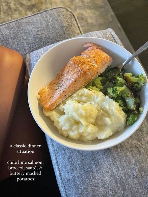 Caloric Surplus Meals, Fat Loss Meal Ideas, Carefree Outfits, No Sugar Recipes, Healthy Food Inspiration, Easy Healthy Meal Prep, Healthy Food Dishes, Healthy Food Motivation, Healthy Lifestyle Food