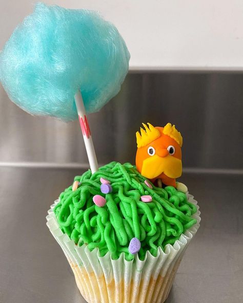 Go Frost Yourself on Instagram: “📚HAPPY BIRTHDAY Dr. Seuss📚 We are celebrating heart, imagination and the love of reading today (and always), to remember the one and only!…” Lorax Cupcakes, Lorax Birthday, Happy Birthday Dr Seuss, Happy Birthday Dr, Special Event Cakes, Love Of Reading, Cake Inspo, The Lorax, The One And Only