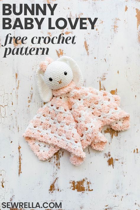 This crochet snuggly bunny baby lovey is made from super soft and texture rich yarn that is perfect for cuddling. The free pattern is super easy to make for a quick baby shower gift! #freepattern #babylovey #crochetbunny #crochet Crochet Security Blanket, Free Baby Patterns, Snuggle Bunny, Crochet Baby Blanket Beginner, Crochet Baby Gifts, Bunny Lovey, Gifts Crochet, Lovey Pattern, Crochet Lovey