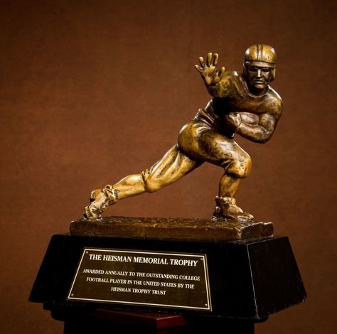 The Heisman Trophy Trophy Art, Usc Trojans Football, John Sheppard, Usc Football, Football Ideas, College Football Players, Sports Trophies, Carolina Football, Football Trophies