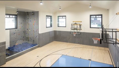 Home Indoor Sports Court, Home Gymnasium, Barndominium Basketball Court, Home Basketball Court Indoor, Indoor Basketball Court In House, Home Gym Design Luxury, Indoor Pickleball, Indoor Sports Court, Home Basketball Court