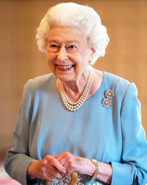 Queen Elizabeth Birthday, Womens Institute, Prince Charles And Camilla, Elisabeth Ii, Queen Birthday, Platinum Jubilee, Her Cut, Isabel Ii, Duchess Of Cornwall