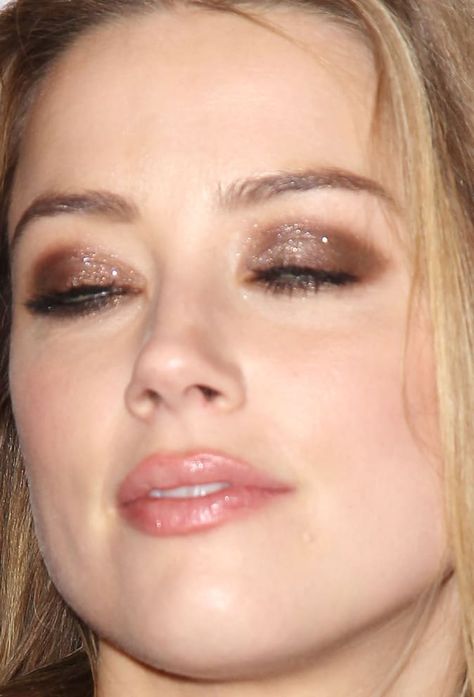 Amber Heard Hair, Makeup Event, Smoky Eyeshadow, Smoky Eyes, Healthy Eyes, Wedding Hairstyle, Amber Heard, Dry Eyes, Smokey Eye Makeup