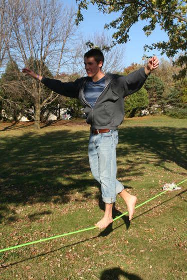 how to set up a slackline.  great for balance and core strenght and so much fun! Backyard Gym, Design Color Trends, Honky Tonk, College Campus, How To Set Up, Trends 2024, Outdoor Fun, Wall Colors, Color Trends