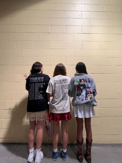 #erasmerch #concert #taylornationtaylorswift #taylorswift #taytyay #SWIFTT Style Eras Tour, Lana Del Rey Concert, Eras Tour Merch, Taylor Merch, Tour Aesthetic, Swift Outfits, Swift Concert, Taylor Swift Tour Outfits, Swift Tour