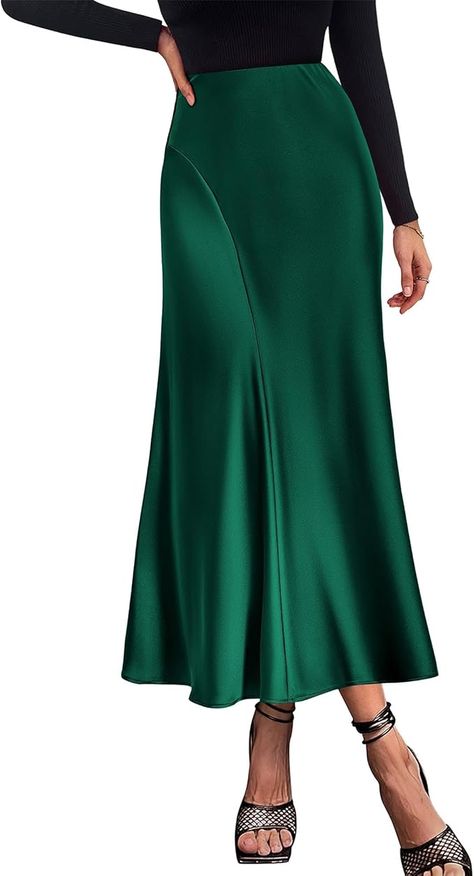 #christmas #outfit #green #lunchdate #dinnerdate #trendy Silk Skirt Short, Long Satin Skirt, Summer Two Piece Outfits, Long Silk Skirt, Fleece Skirt, Midi Skirt Casual, Tulle Long Skirt, Puffy Skirt, High Waisted Maxi Skirt