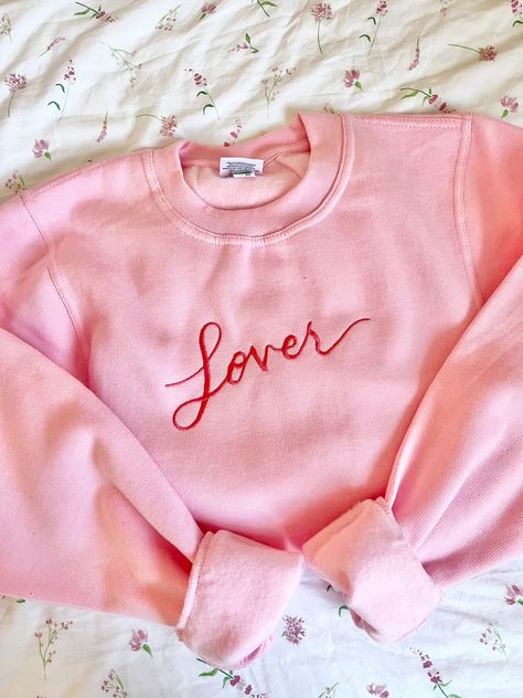 This Gender-Neutral Adult Sweatshirts item by mentallyunstitched has 240 favorites from Etsy shoppers. Ships from United Kingdom. Listed on 04 Dec, 2023 Sweatshirt Taylor Swift, Taylor Swift Inspired, Lover Sweatshirt, Embroidered Crewneck, Valentine's Day Outfit, Cute Sweatshirts, Gildan Sweatshirts, Embroidered Sweater, Embroidered Sweatshirt